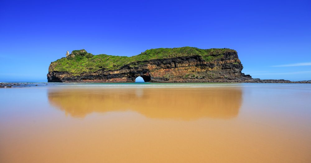 hole in the wall on the south african wild coast